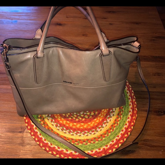 Coach grey leather handbag. - Picture 2 of 10